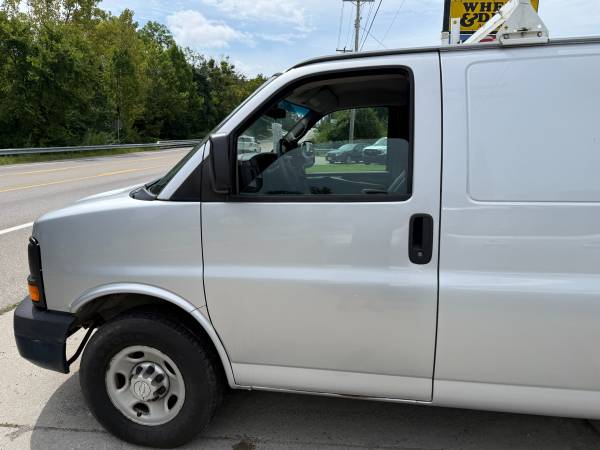 2014 Chevrolet Express 2500 - Photo 3