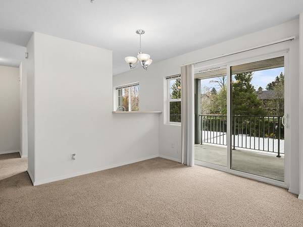 $1,750 / 2br - 926ft2 - Lovely  waiting for you to call home! Tour TODAY!63831608976641120