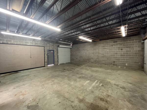$950 / 900ft2 - Warehouse for rent (kenner)63791946197891122