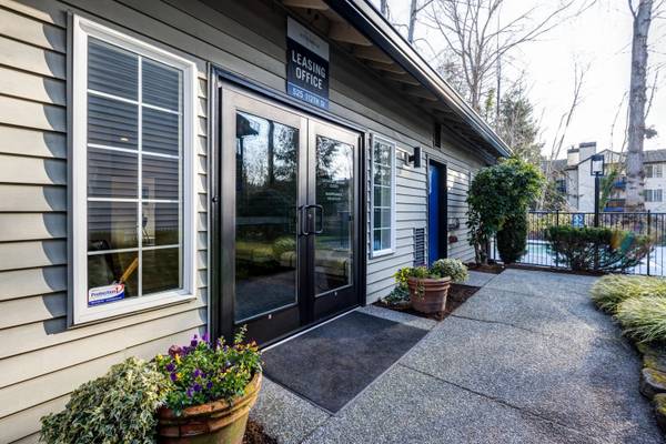 $2,125 / 2br - 1019ft2 - 2/bd 2/ba, Free Weights, Refrigerator (525 112th St SE, Everett, WA)64031307121410120