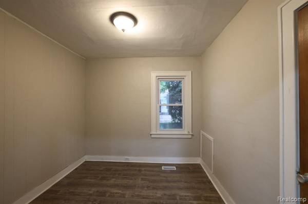 $1450.00 / 3br - 852ft2 - Charming 3 Bed, 1 Bath Single Family Home in Hazel Park, MI63926727718914123