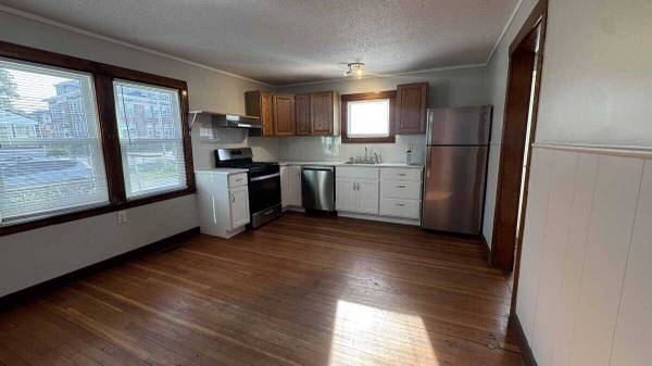 $2,100 / 3br - 1800ft2 - READY NOW! Huge 3 Bedroom END UNIT Townhouse! PETS CONSIDERED!!! (Easthampton)64016883979393120