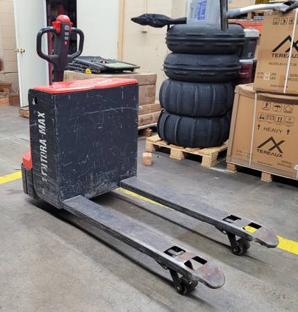 Tora-Max Electric Pallet Jack 1