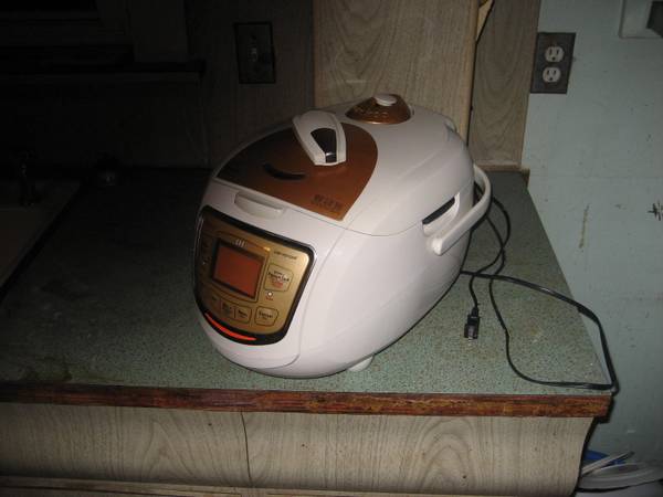 CUCKOO Induction Heating Electric Pressure Rice Cooker CRP-HD1054F 1