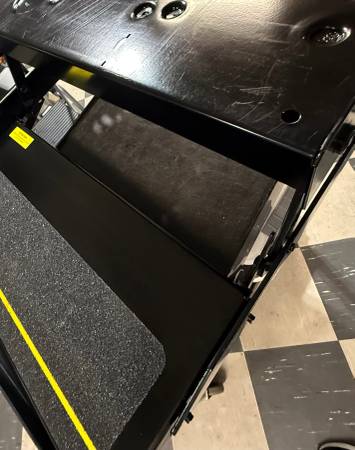 Escalón para autocaravana Lippert - $150 (CA)63471474897539124