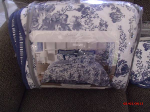Bedspread & Shams 1