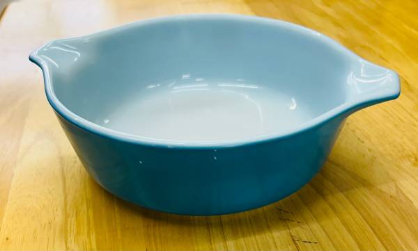 PYREX 1-pint BLUE number 471.  Excellent condition!! 1