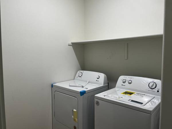 $1.395 / 1br - Chimenea Eléctrica con Control Remoto Incluida - Un Dormitorio con Excelentes Comodidades (Salem - Center Street)63660394961155121