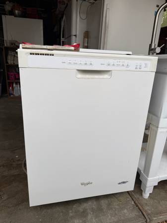 Whirlpool Dish Washer 1