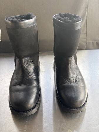 UGGS ULTRA BOOTS 1