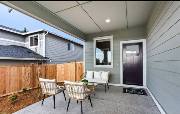 $4400.00 / 6br - 3400ft2 - **Modern Luxury Meets Natural Serenity 6 Bed | 4 Bath | ** 100k of upg64031308861186121