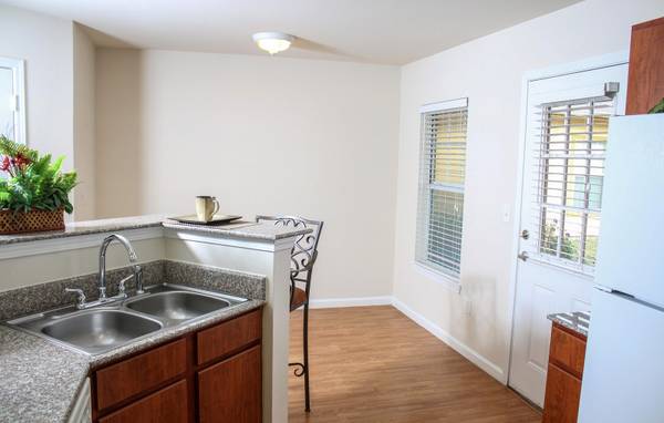 $1,348 / 2br - 1017ft2 - Fantastic affordable 2 bed, 2 bath! Stop by to see if you qualify! (Fort Worth)63796477248001121