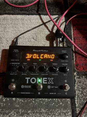IK Multimedia TONEX Multi-Effects Pedal 1