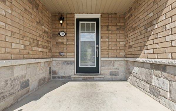 7765 Redbud Lane Niagara Falls Ontario L2H3S2 2