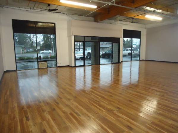 $3,500 / 2500ft2 - 2500 to 5000 SF - Storefront exposure at Park 219, available now! (Hillsboro)63777117806721121