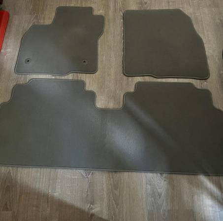 Chevy bolt euv floor mats 1