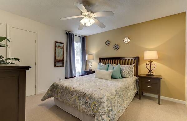 $1,190 / 1br - 636ft2 - 1 Bedroom Available! 1/2 off Deposit and 0 Admin. Fee Special (Williams Blvd.)63792245961729120