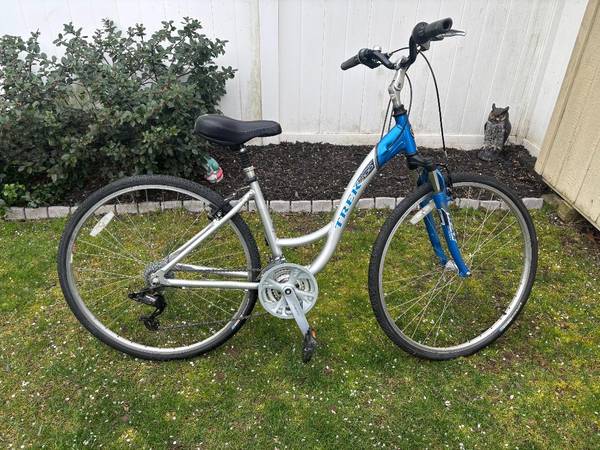 PRISTINE-HIGH QUAITY- TREK 7100 WOMENS RECONDITIONED ALUMINUM HYBRID 1