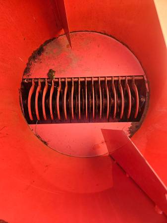 Square bale shredder 1