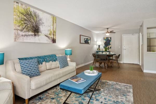 $1,574 / 2br - 1047ft2 - 24-Hour Availability, Courtyard, After-Hours Courtesy Patrol (12501 Portland Ave, Burnsville, MN)64003961239682120