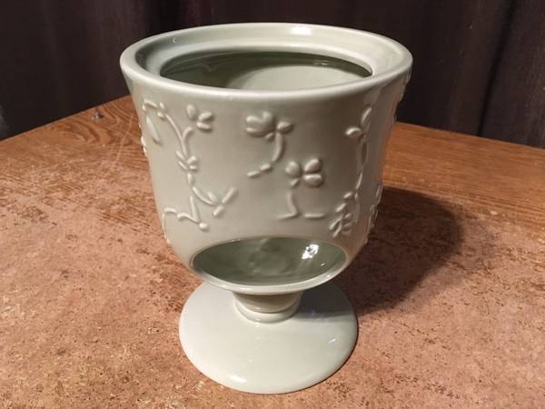 HMK LIC HALLMARK VOVITE CERAMIC CANDLE HOLDER TEA LIGHT 1