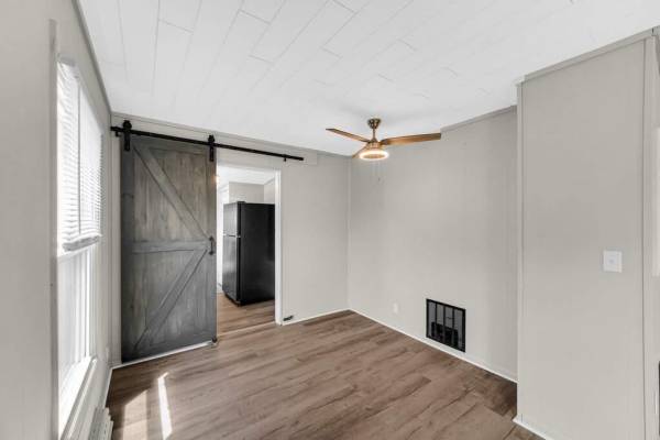 $800 / 2br - 0980ft2 - 🏡 Newly Remodeled 2BR / 1.5BA House – $800/mo (La Porte, IN) (La Porte)63935711346691124