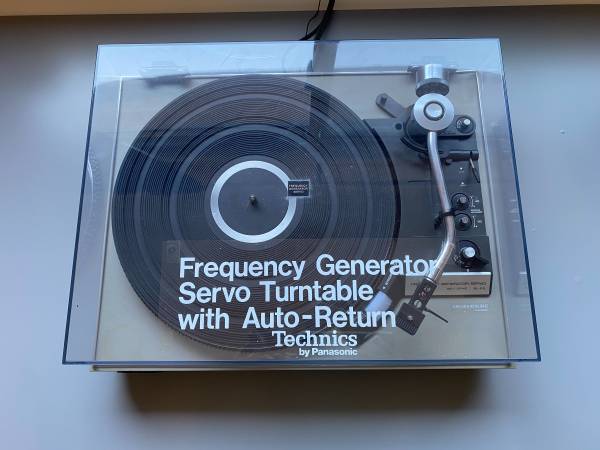Technics SL-23 turntable. Pristine Condition. Original Sticker 1