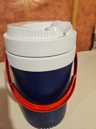 Rubbermaid 1/2 Gallon Thermos 1