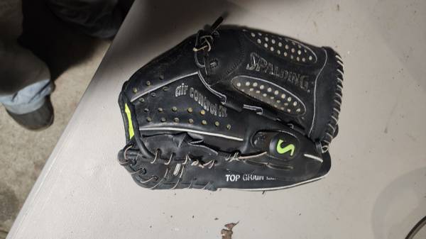 Baseball glove 1
