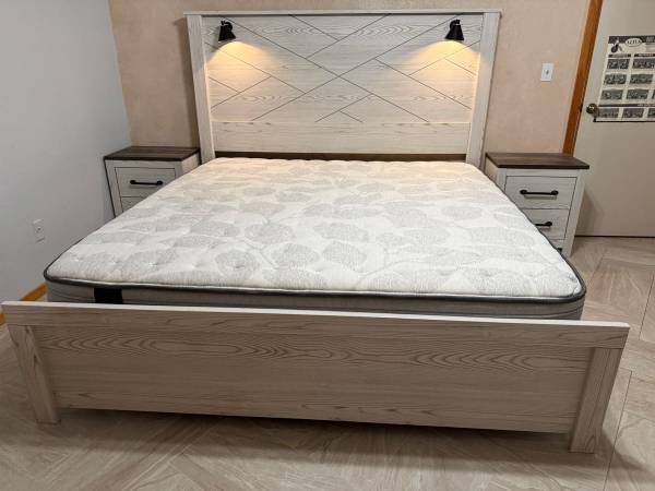 Gerridan King Panel Bed with 2 Nightstands and Sealy poturepedic mattress 1