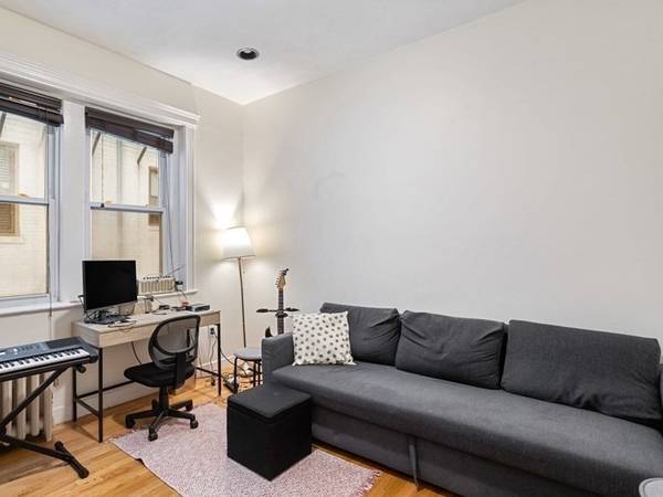 $1,800 / 1br - 485ft2 - centrally located Fenway condo64213538431873121