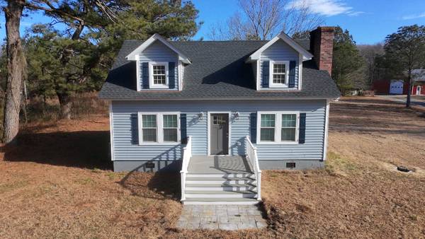 ANNUAL RENTAL - Fully Remodeled 4 Bed/2 Bath Home with Sunroom, Deck & 1