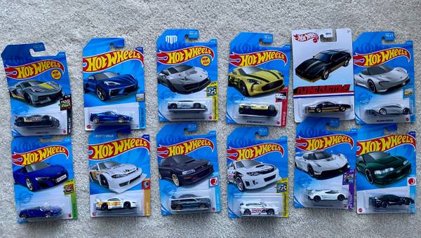 12 Hotwheels set vintage car Aston Martin Acura integra Corvette etc. 1