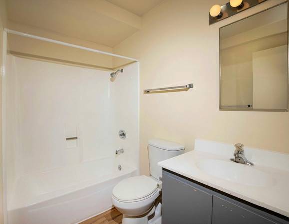 $2,445 / 1br - Close to Beach- One Bedroom + Updated Central AC + Near UC San Diego (UTC)63878362066691124