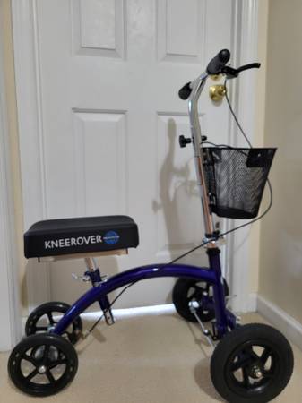 kneerover  all terrain kneerover steerable knee scooter 1