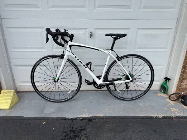 2016 Trek Silque S Women's Road Bike in a crystal white and green