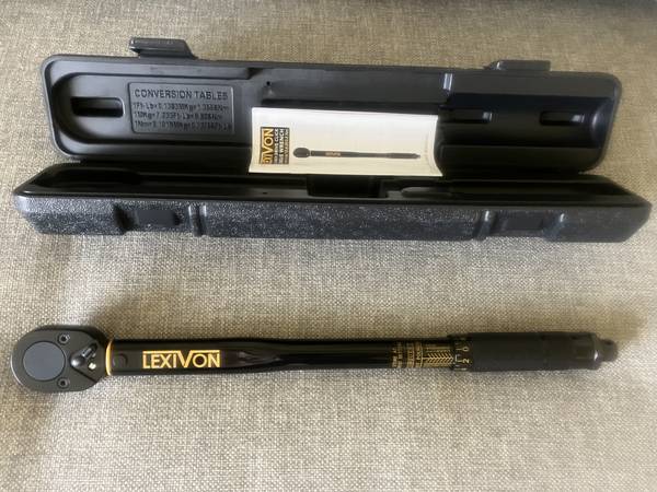 1/2" Drive Torque Wrench. Like Brand New. 1