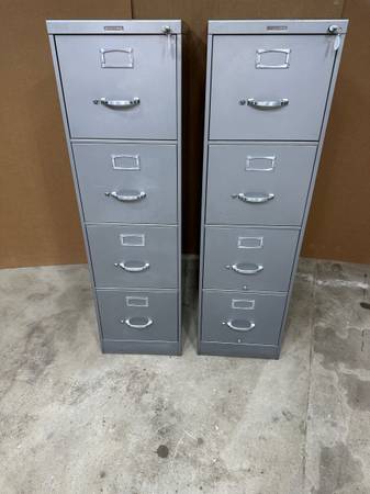 GREAT SHAPE  2 - 4 drawer  locking file cabinet STEELCASE $80.00 EACH 1