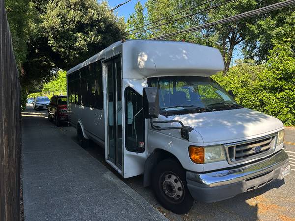 2005 Ford Econoline 450 Bus Mechanics Special - $2,500 (palo alto)63472950437121121