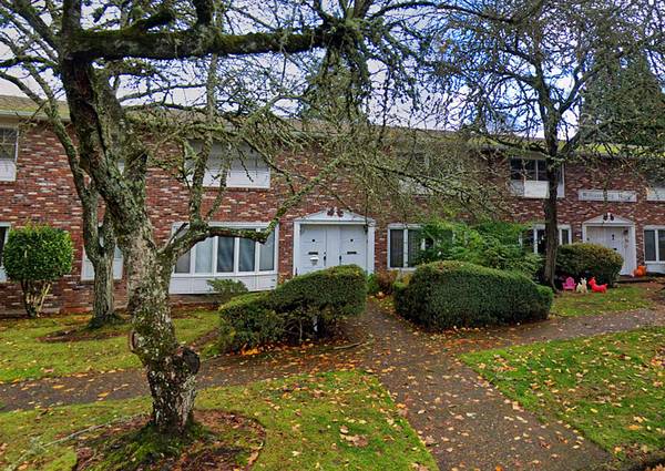 $1,410 / 2br - Encantadora casa adosada de 2 habitaciones - Ubicación conveniente cerca de la línea de transporte urbano (Salem Sur)63660478772865124
