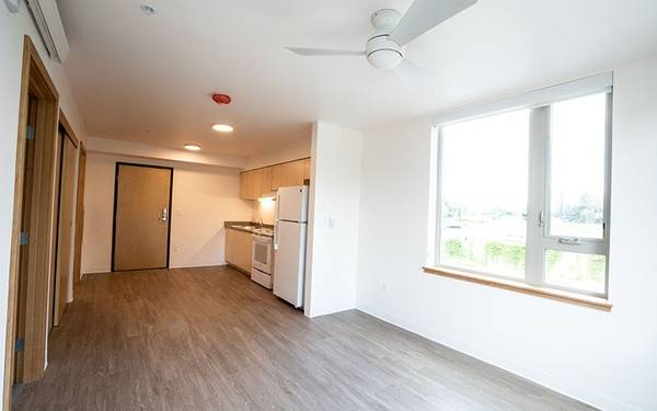 $978 / 1br - 488ft2 - On-Street Parking, Ceiling Fans, Patio/ Balcony (9777 NE Glisan St, Portland, OR)63956354273411124