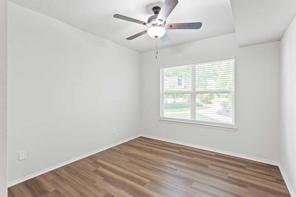 $2,005 / 1br - 788ft2 - Mini Blinds, Picnic Area, All-electric Kitchen (4201 Jefferson Oaks Cir, Fairfax, VA)63896507742467121