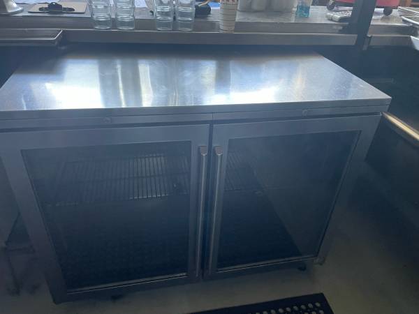 Restaurant table bottom risge freezer 1