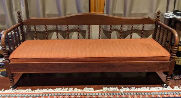 Antique daybed, excellent condition 1