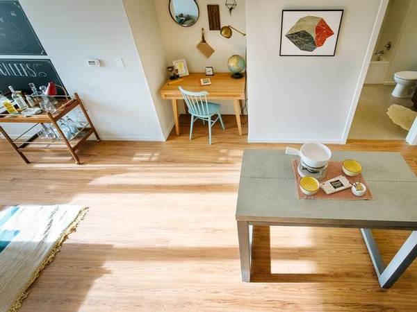 $1,544 / 1br - 625ft2 - Patios privados con parrillas y fogatas, salón con barril de cerveza disponible (Hollywood, NE Portland, Grant Park, Kern)63672564493699122