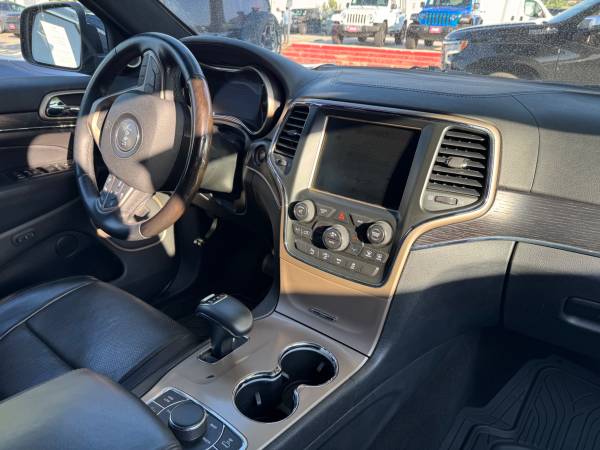 2015 Jeep Grand Cherokee Summit 4WD V6 totalmente equipado con pocos kilómetros - $17,69063619924528003122