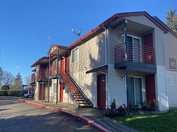 MOVE IN FOR 99 DOLLARS + Washer/Dryer - Pets Welcome - Large Closets 1