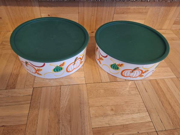 Tupperware One Touch cookie containers bowls fall Halloween 1