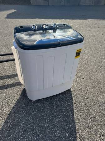 Don't go to the Laundramat when its raining-Bring the Laundramat 2 U. - $139 (Allston-Camb. Brighton, Ma)63470805341057120