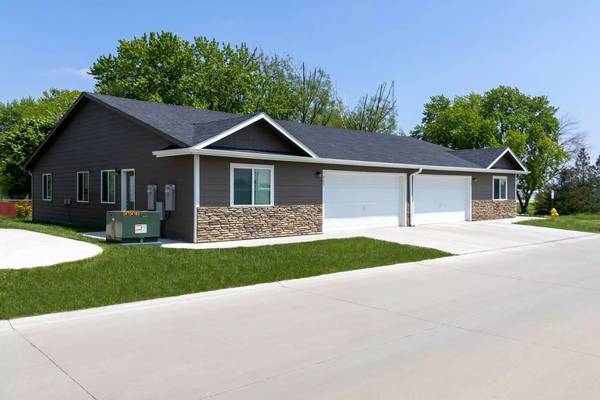 $1,335 / 3br - 1271ft2 - ¡Cumplimos con todos sus requisitos! ¡Excelentes comodidades! Fantástico de 3 habitaciones y 2 baños (Storm Lake)63849486892163123
